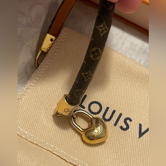 ❤️SOLD❤️ Pre-loved Authentic LOUIS VUITTON Crazy In Lock Bracelet Size Small - Picture 8 of 11